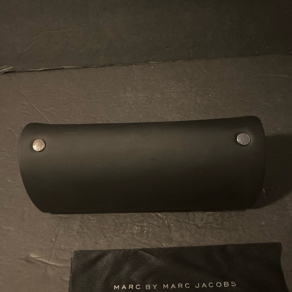 Marc By Marc Jacobs Sunglass Case + Cloth - Picture 4 of 7